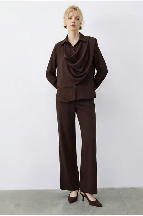 Schal-detaillierte Bluse und hochtaillierte weite Hose Zweiteiliges Set - Image 4