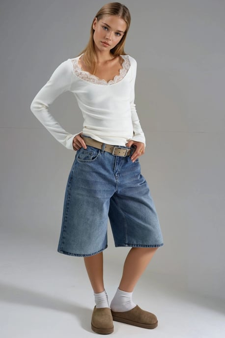 Bluse mit Spitzenverzierungen und V-Ausschnitt - Image 5