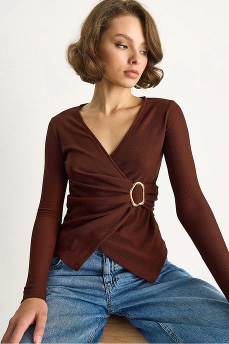 Doppelt knöpfte Bluse mit Zubehördetails - Image 1