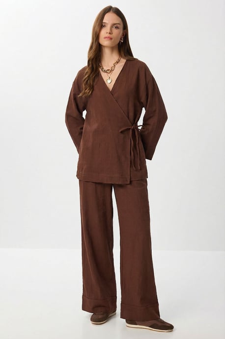 Hochgeschnittene Weite Beinen Hose & V-Ausschnitt Bluse mit Schlaufen Detail Koord-Set - Image 1