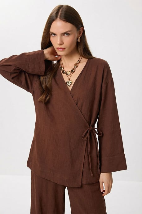Hochgeschnittene Weite Beinen Hose & V-Ausschnitt Bluse mit Schlaufen Detail Koord-Set - Image 3