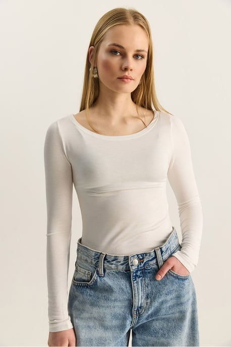 Crew Neck Basic Transparentes Top - Image 2