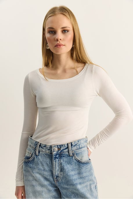 Crew Neck Basic Transparentes Top - Image 3