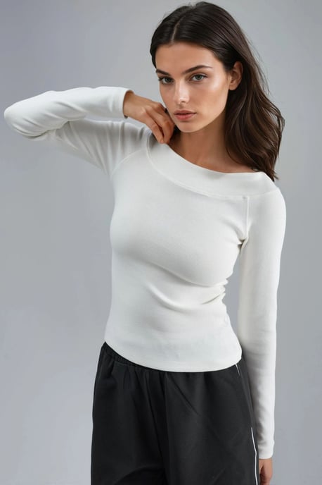 Schmal geschnittene, gerippte Bluse mit Bootsausschnitt - Image 1