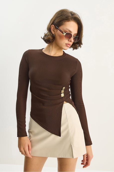 Bluse mit Rundhalsausschnitt und langen Ärmeln mit Zubehördetails - Image 2