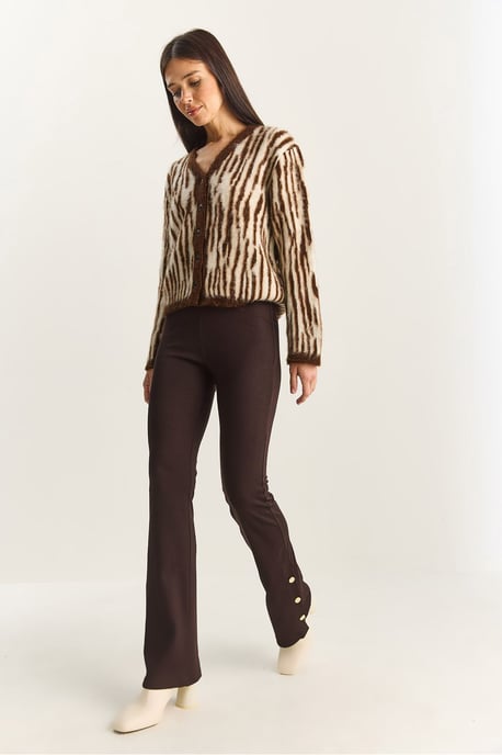 Hochtaillierte Flared Leggings mit Knopfdetail - Image 4