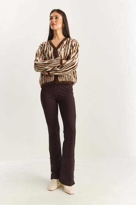 Hochtaillierte Flared Leggings mit Knopfdetail - Image 5