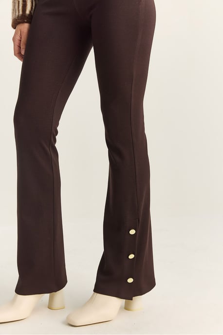 Hochtaillierte Flared Leggings mit Knopfdetail - Image 6