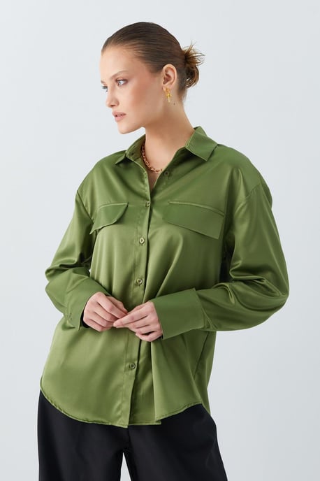 Satin-Hemd mit Knopfleiste und TaschenDETAIL - Image 5