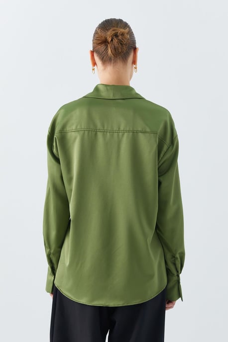 Satin-Hemd mit Knopfleiste und TaschenDETAIL - Image 6