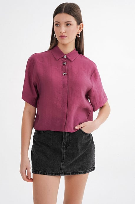Kurzarm-Crop-Shirt mit Steinzubehör - Image 3