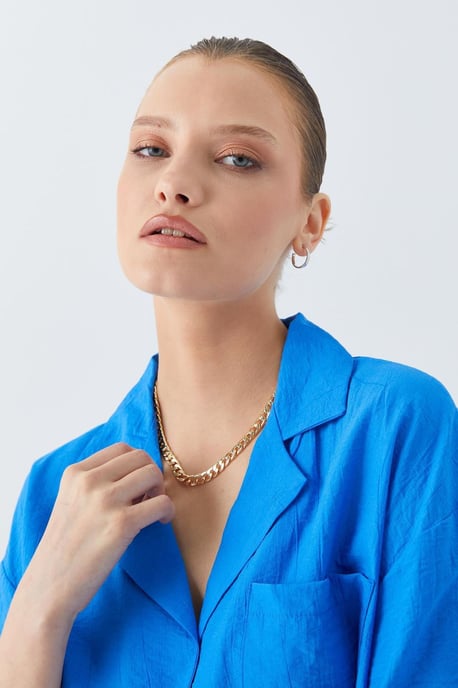Lässiges Button-Up Cropped Shirt mit Tasche - Image 5