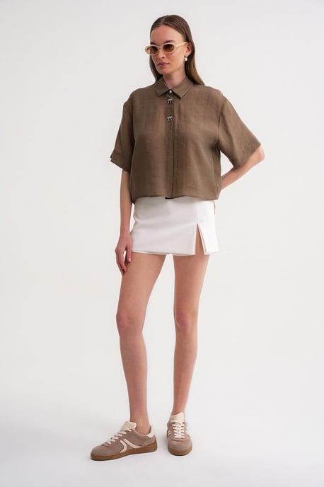 Kurzarm-Crop-Shirt mit Stein-Accessoires - Image 2