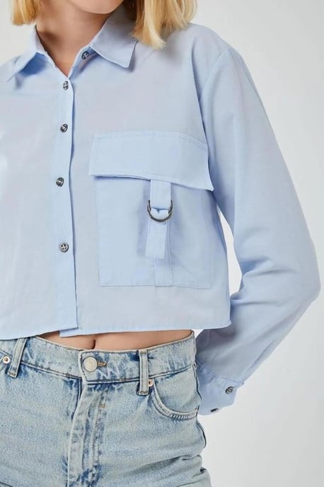 Gekürztes Popeline-Shirt mit Taschen-Detail - Image 3