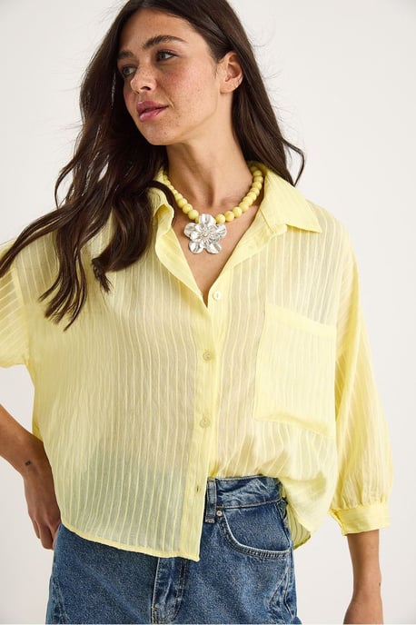 Texturiertes gestreiftes Crop-Shirt mit Knopfschluss und Tasche - Image 3