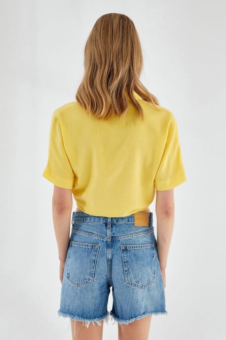 V-Ausschnitt mit Krawattenverschluss Slim Fit Crop-Shirt - Image 5