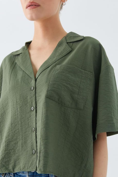 Lockere Passform Button-Up Crop-Shirt mit Tasche - Image 4