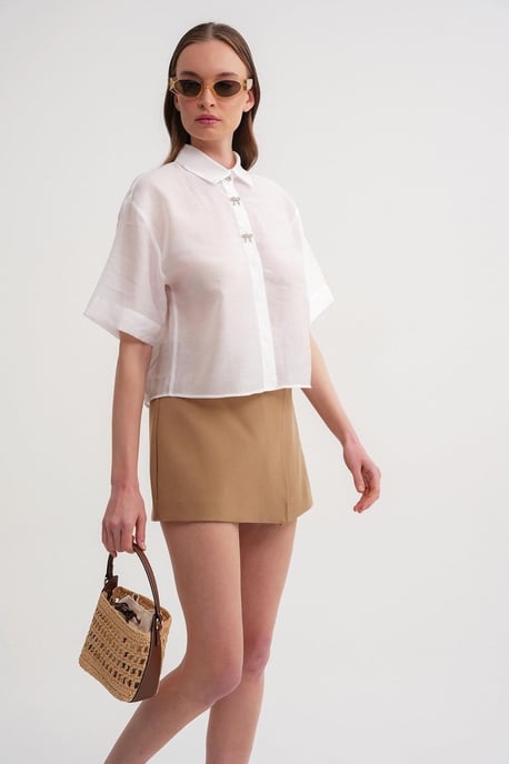 Kurzärmliges Crop-Shirt mit Stein-Accessoires - Image 3