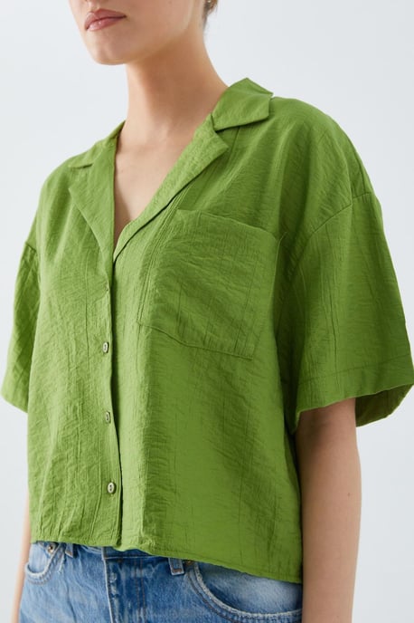 Lässiges Crop-Shirt mit Knopfleiste und Tasche - Image 4