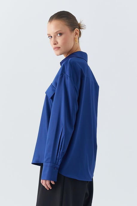 Satin-Hemd mit Knopfleiste und TaschenDETAIL - Image 5