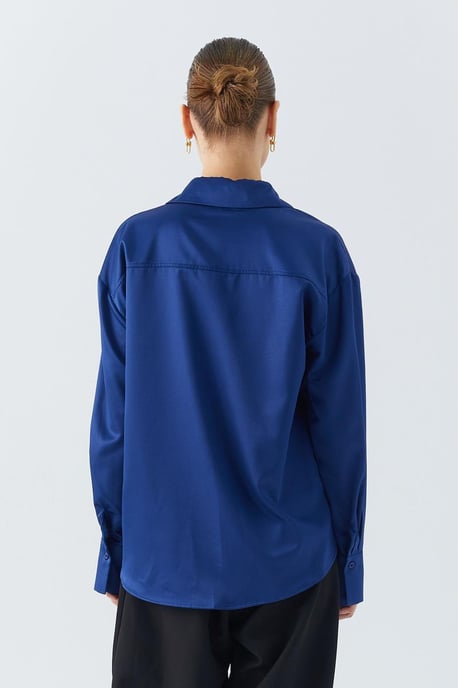 Satin-Hemd mit Knopfleiste und TaschenDETAIL - Image 6