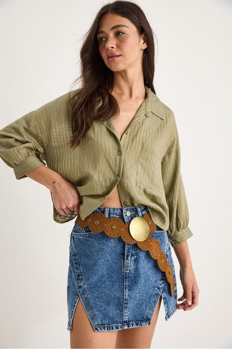 Strukturierter gestreifter Cropped Shirt mit Knopfverschluss und Tasche - Image 4