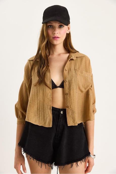 Texturierte gestreifte Cropped-Bluse mit Knopfverschluss und Tasche - Image 5