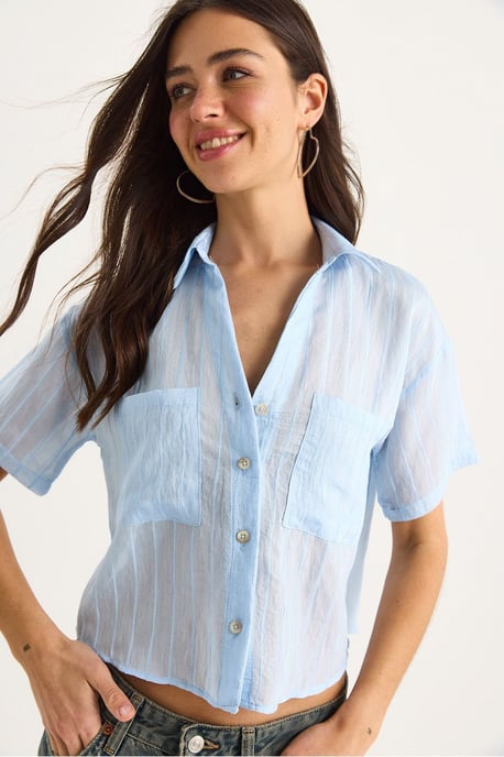 Gestreiftes, strukturiertes Cropped-Shirt mit Tasche - Image 1