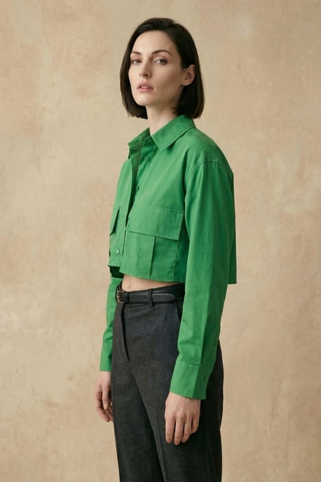 Verschlusslose kurz geschnittene Hemdbluse mit Tasche - Image 3