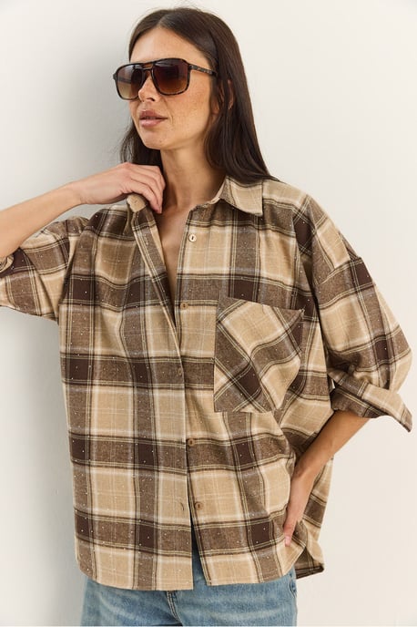Übergröße Langarmkarobluse mit Tasche - Image 4