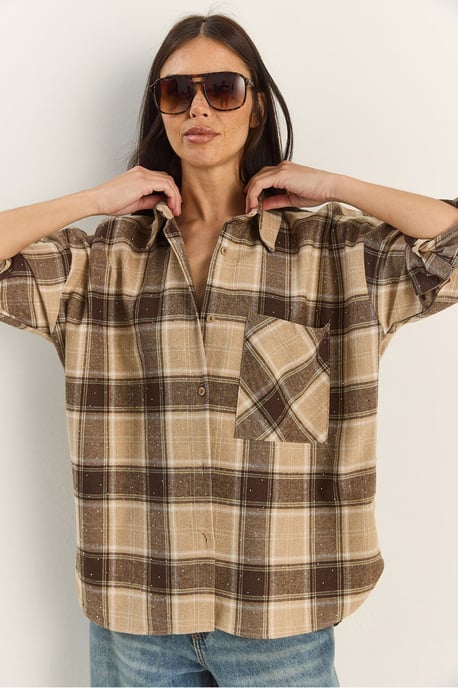 Übergröße Langarmkarobluse mit Tasche - Image 5