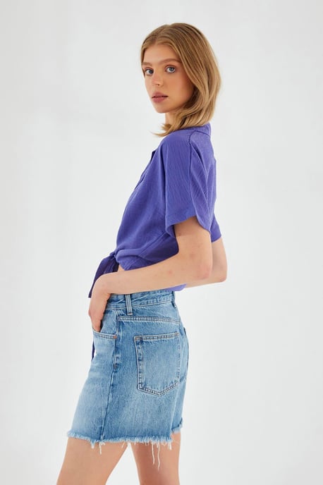 V-Ausschnitt mit Bindeband Slim Fit Crop Shirt - Image 5