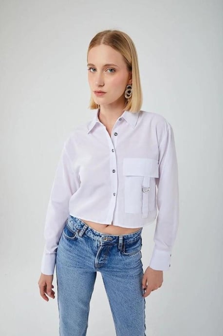 Gekürztes Popeline-Shirt mit Taschendetails - Image 1