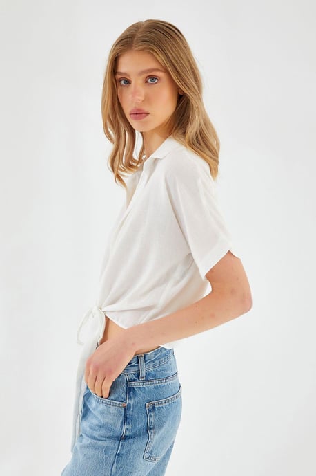 V-Ausschnitt mit Bindeband Slim Fit Cropped Shirt - Image 2