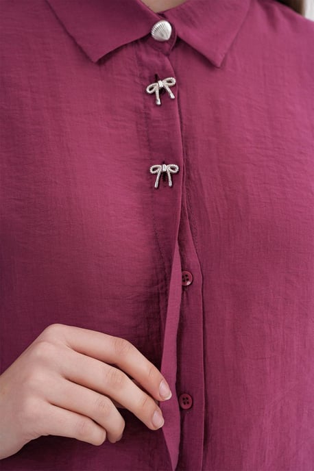 Kurzärmliges Crop-Top mit Steinaccessoires - Image 6