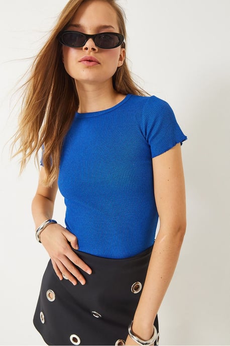 Rippstrick Crewneck Cropped T-Shirt mit Lollo-Rand-Detail - Image 4