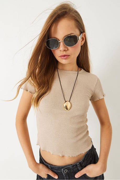 Geripptes Kurzarm-Crewneck-Crop-Top mit Rüschenkante - Image 2