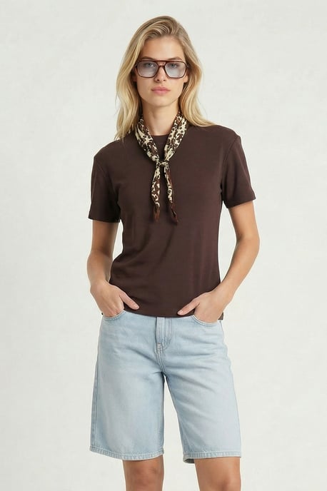 Einfaches Rundhals-T-Shirt - Image 1