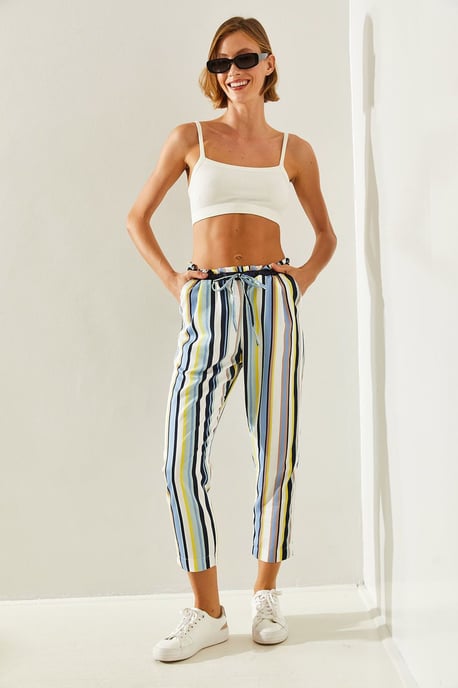 Gestreifte Karottenhose mit elastischem Bund - Image 4