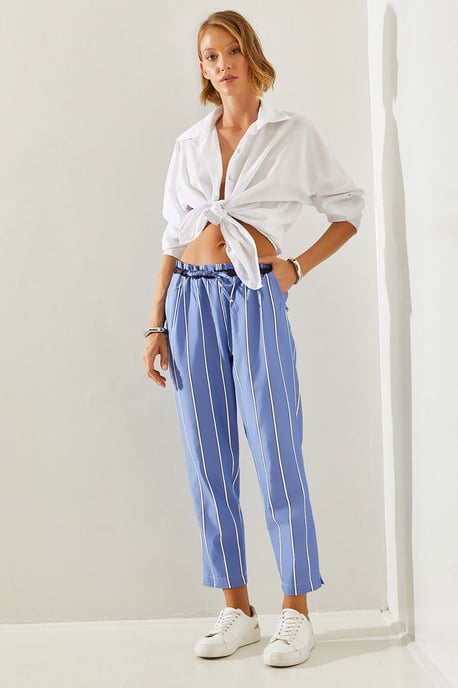 Gestreifte Karottenhose mit elastischem Bund - Image 1