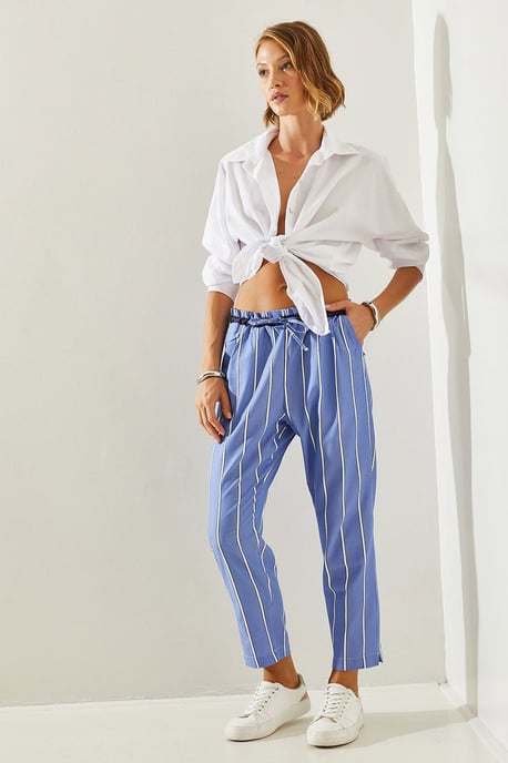 Gestreifte Karottenhose mit elastischem Bund - Image 2
