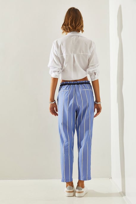 Gestreifte Karottenhose mit elastischem Bund - Image 3