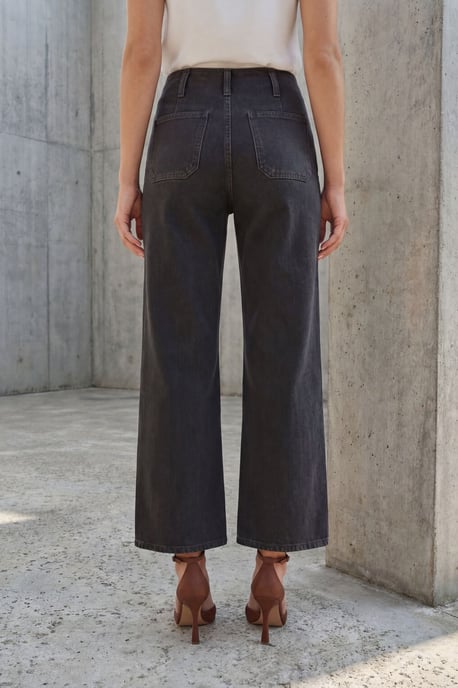 Hochtaillierte Jeanshose mit Reißverschluss - Image 4
