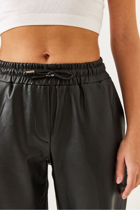 Kunstleder-Jogginghose mit Bündchen - Image 3
