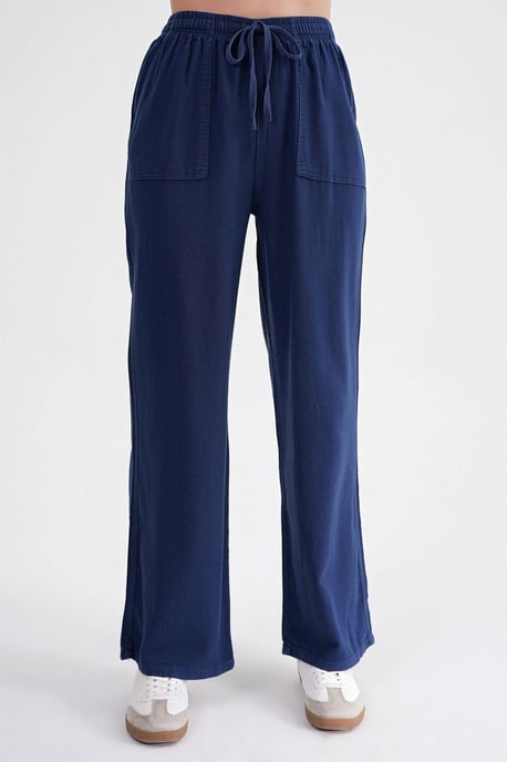 Hochtaillierte gerade Baumwollhose mit Bindegürtel - Image 5