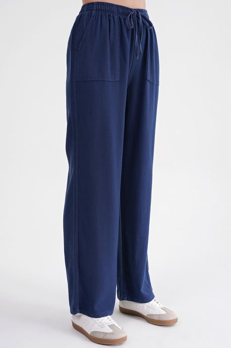 Hochtaillierte gerade Baumwollhose mit Bindegürtel - Image 6