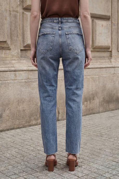 Hochtaillierte, knöchellange Jeans mit geradem Bein - Image 3