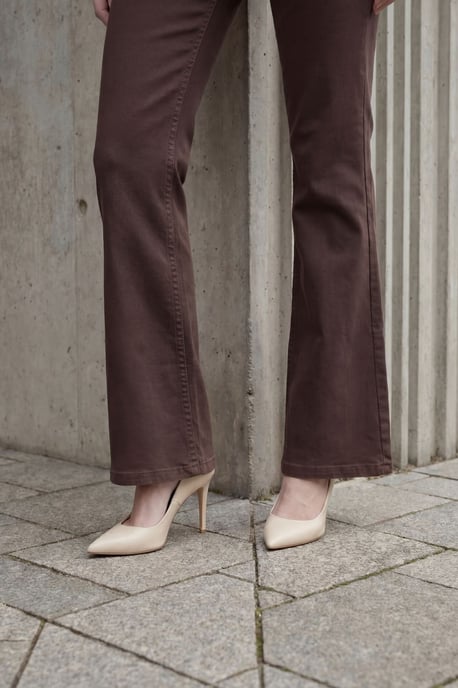 Hochtaillierte Schlagjeans - Image 3