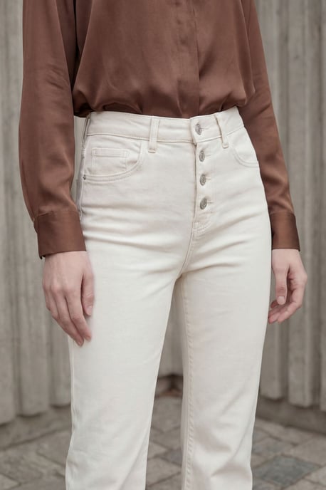 Hochgeschnittene Schlagjeans - Image 5