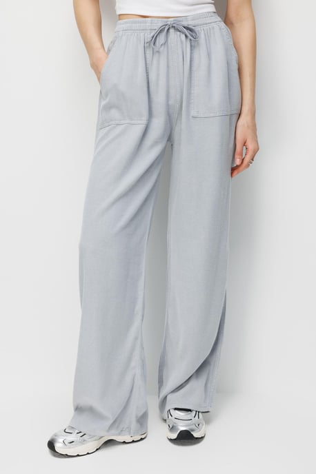 Hochtaillierte gerade Baumwollhose mit Bindegürtel - Image 4